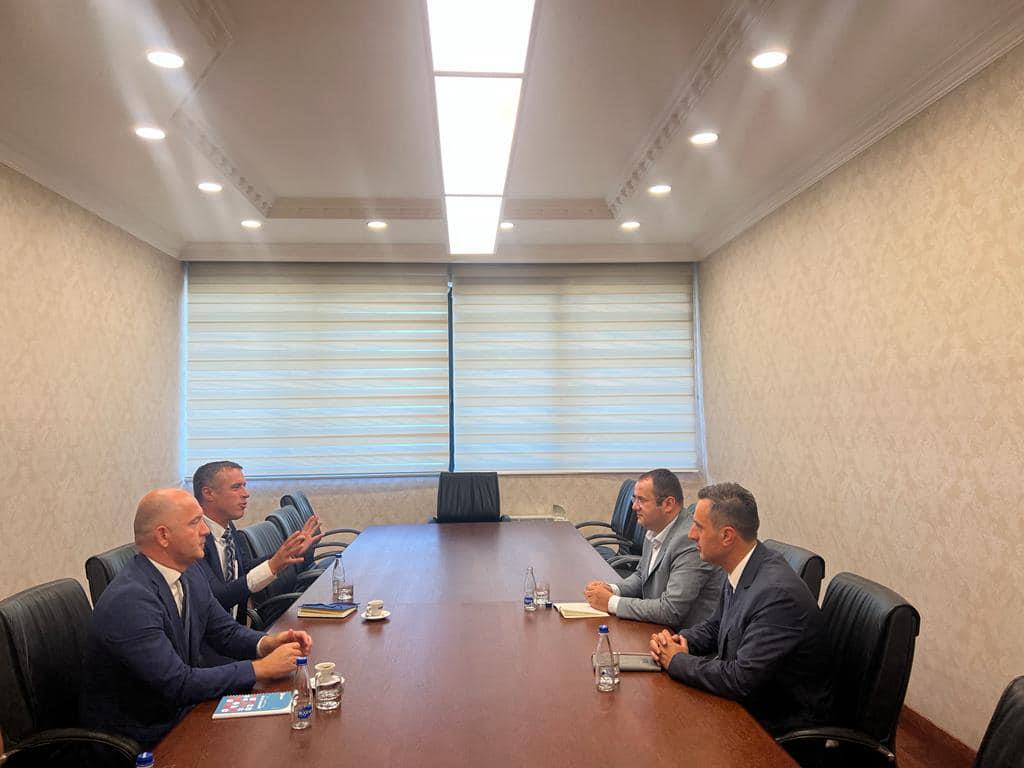 The Executive Director and Chairman of the Board of the AMIK Association were received in a meeting by the Governor of the Central Bank of Kosovo.